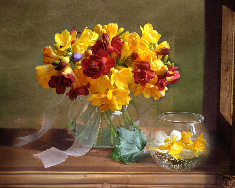 Bouquet of Freesia Flowers — Yellow, Serene