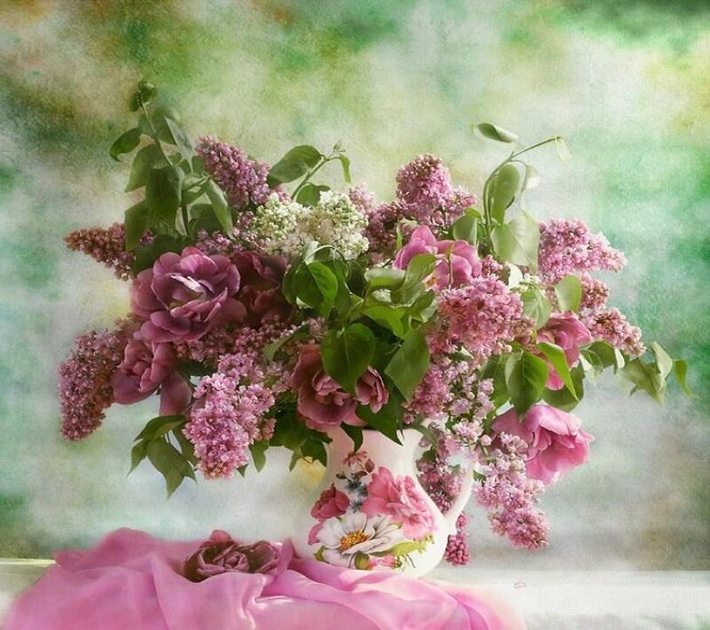 Bouquet of Lilacs and Roses — Pink, Serene