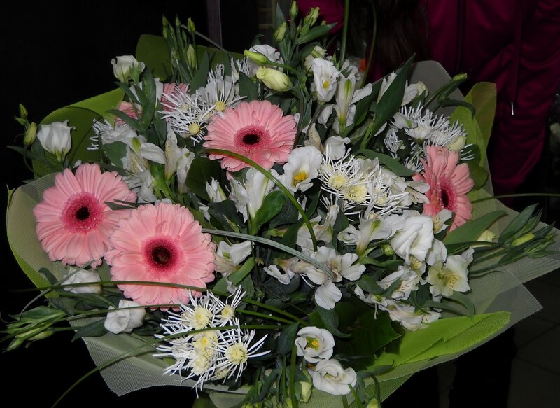 bouquet of pink and white flowers