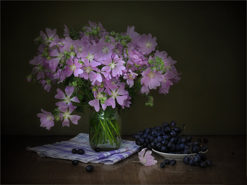 Bouquet of Pink Flowers — Purple, Dramatic