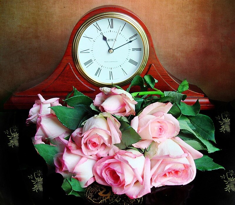 Bouquet of Pink Roses — Calm, Photograph, Clock