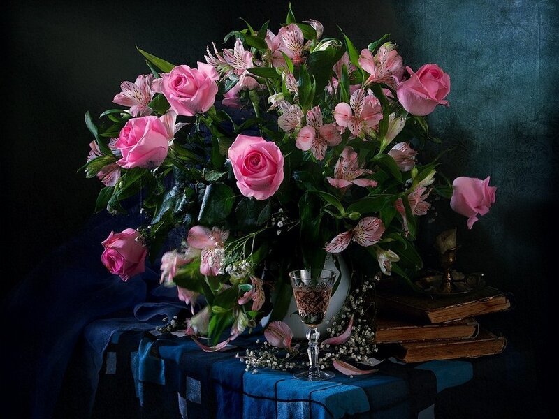 Bouquet of Pink Roses — Dramatic, Photograph, Books