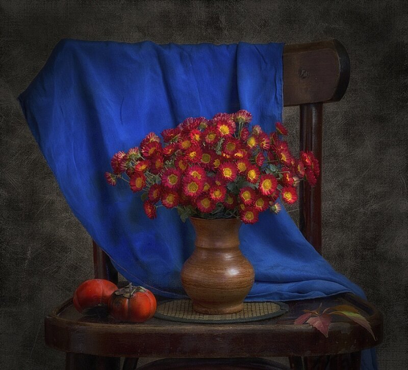 Bouquet of Red Flowers — Blue