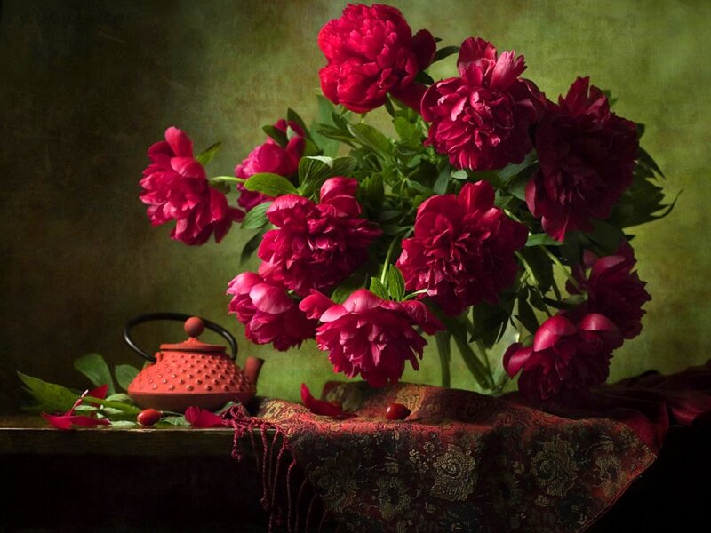 Bouquet of Red Peonies — Dramatic