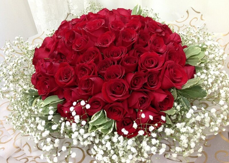 bouquet of red roses