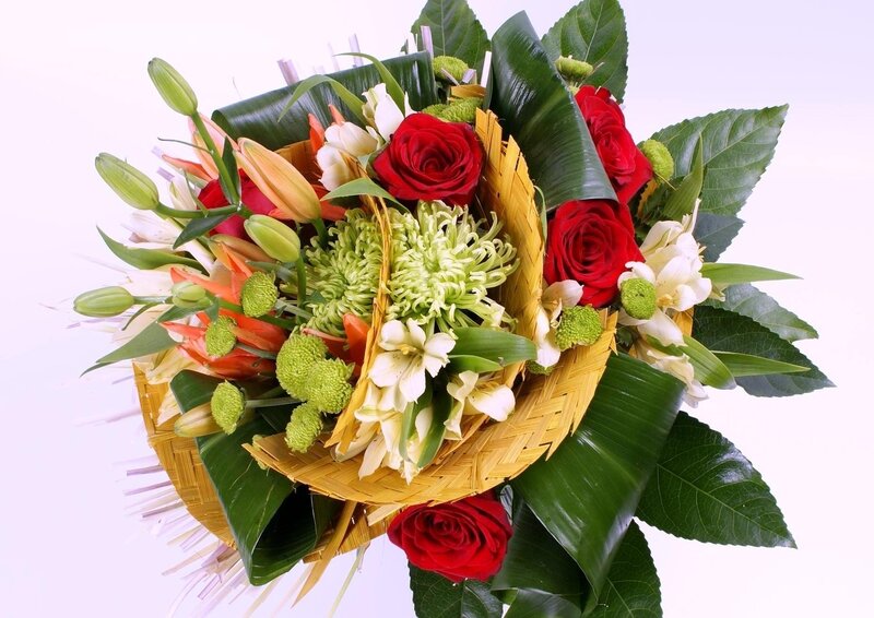 Bouquet of red roses and flowers