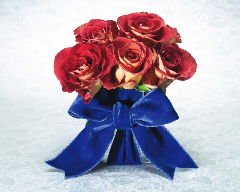 Bouquet of Red Roses — Calm, Photograph, Blue Ribbon