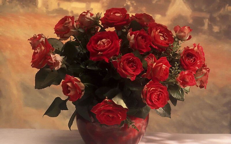 Bouquet of Red Roses — Calm, Photograph, Vase, Leaves