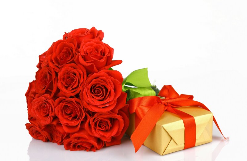 Bouquet of Red Roses — Festive, Photograph, Gift Box