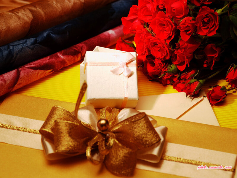 Bouquet of Red Roses — Festive
