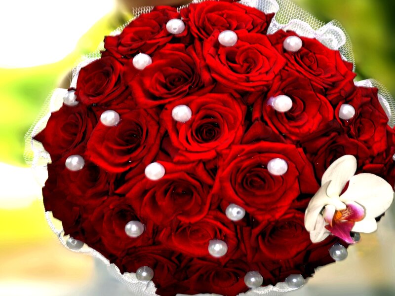 Bouquet of Red Roses — Romantic, Photograph, Pearls, Orchid
