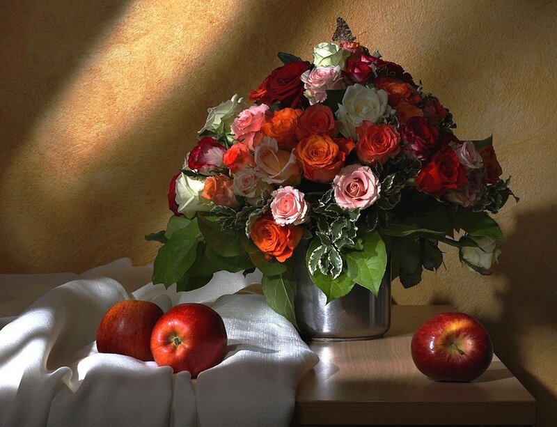 Bouquet of Roses and Apples — Red