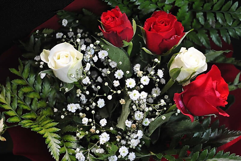 Bouquet of Roses and Baby's Breath — Red
