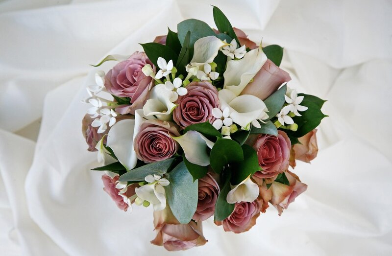 Bouquet of Roses and Calla Lilies — Pink, Serene