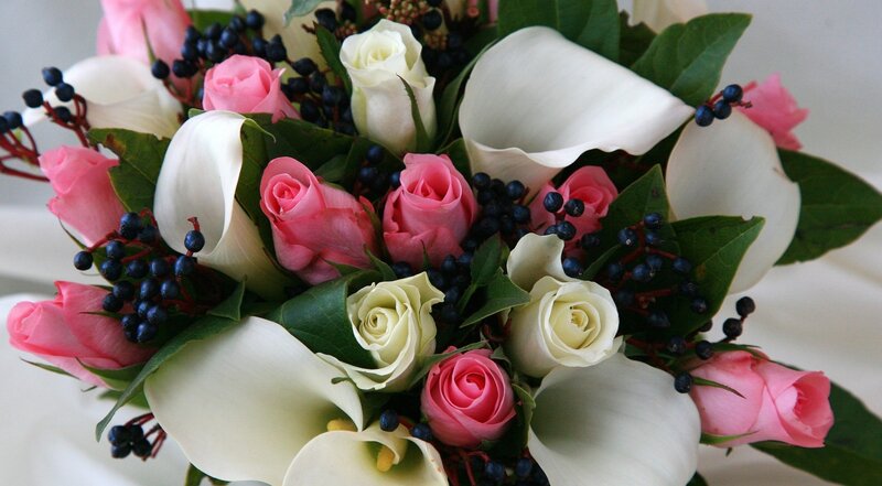 Bouquet of Roses and Calla Lilies — Pink