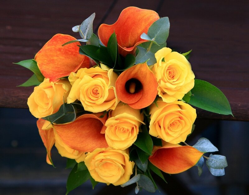 Bouquet of Roses and Calla Lilies — Yellow