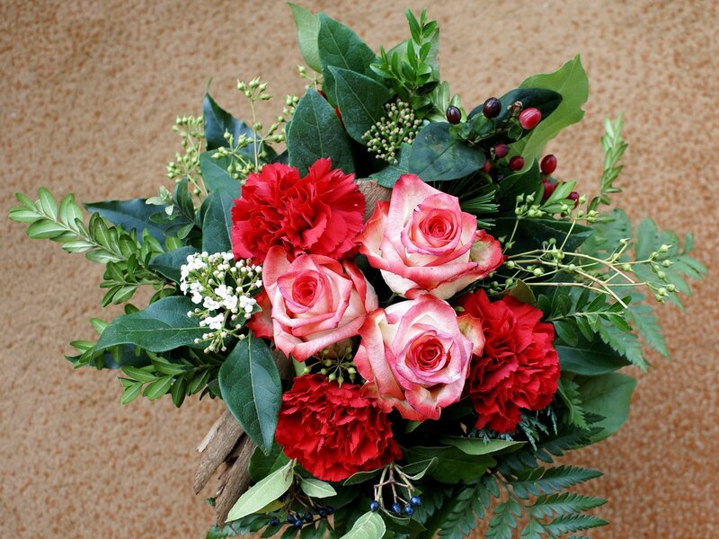 Bouquet of roses and carnations