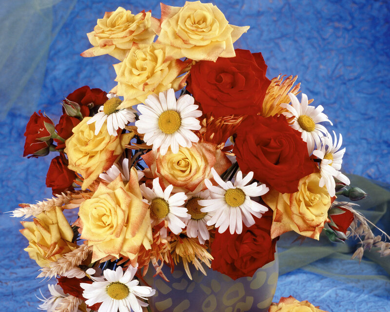 Bouquet of Roses and Daisies — Yellow
