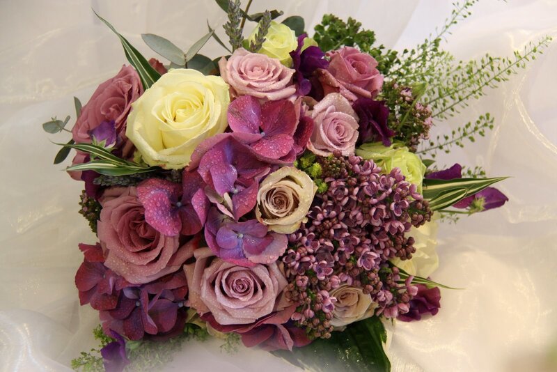 Bouquet of Roses and Hydrangeas — Purple