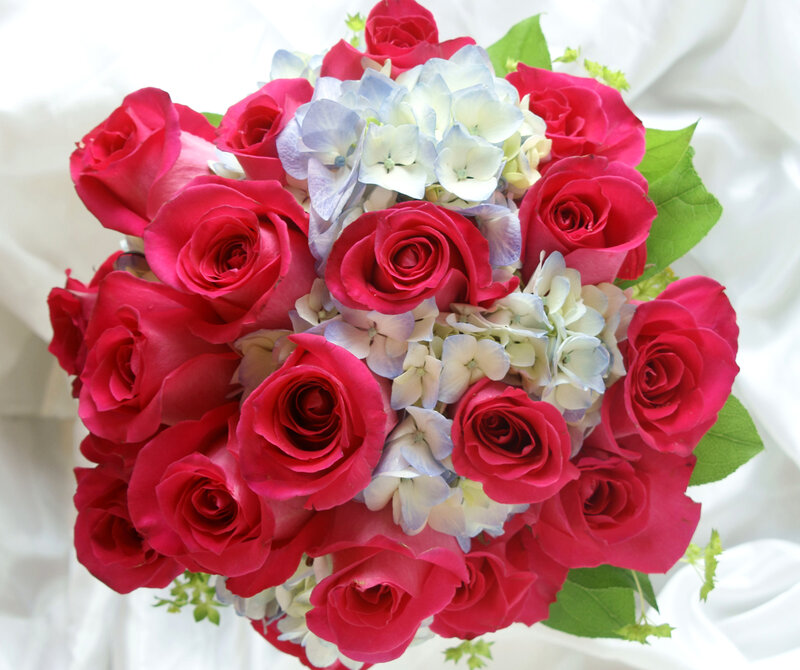 Bouquet of Roses and Hydrangeas — Red