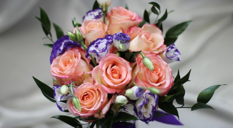 Bouquet of Roses and Lisianthus — Pink, Calm