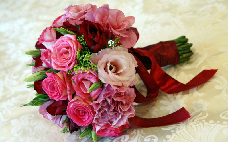 Bouquet of Roses and Lisianthus — Pink