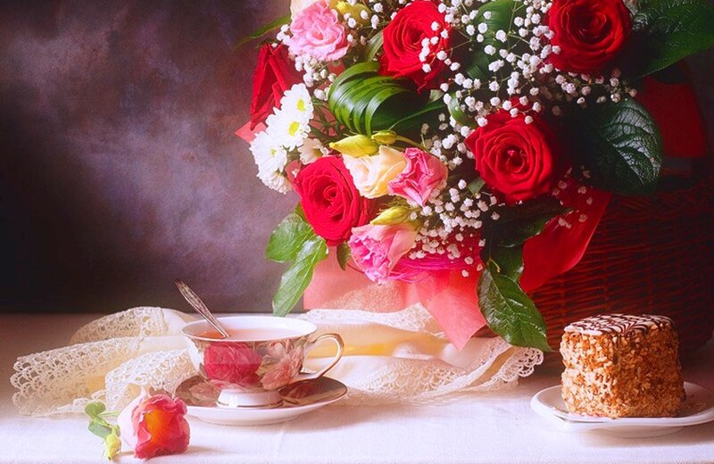 Bouquet of Roses and Tea — Red