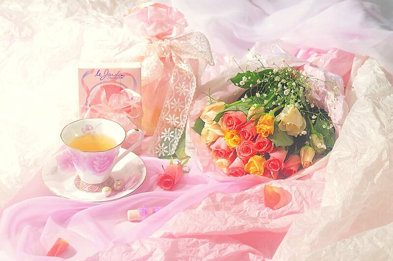Bouquet of Roses and Tea