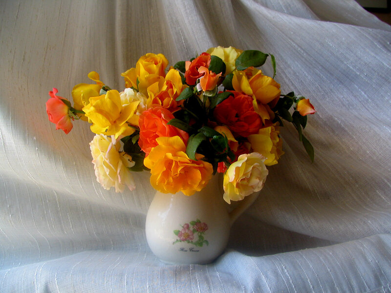 Bouquet of Roses in Vase — Yellow, Calm