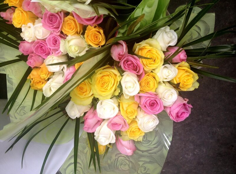 Bouquet of Roses — Yellow, Festive, Photograph