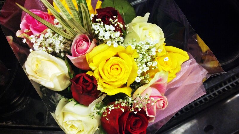 Bouquet of Roses — Yellow, Festive