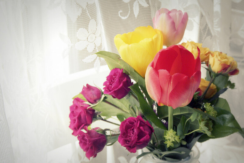 Bouquet of Tulips and Roses — Red, Serene