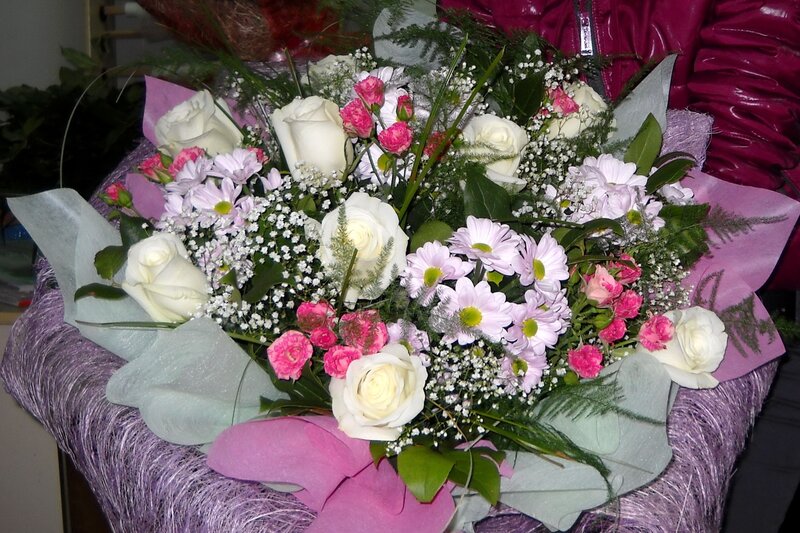bouquet of white and pink flowers