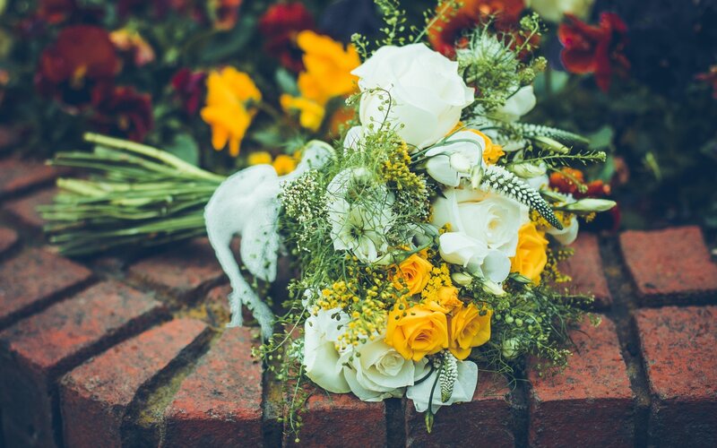 Bouquet of white and yellow flowers