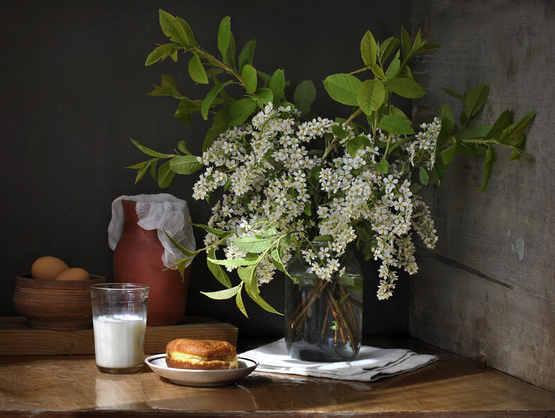 Bouquet of White Flowers — Brown, Serene, Morning