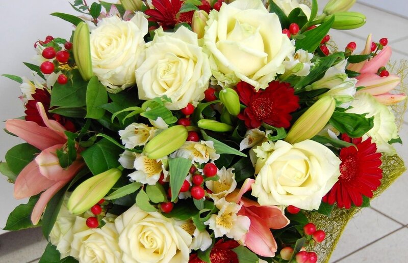 bouquet of white roses and flowers