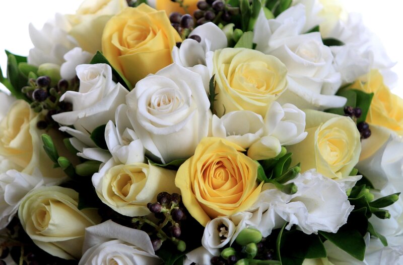 Bouquet of Yellow and White Roses — Calm, Photograph