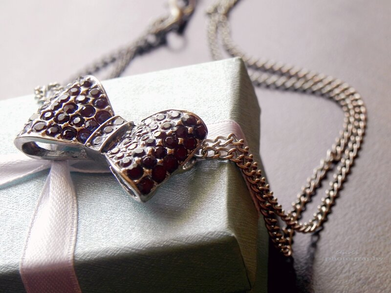 Bow-shaped Necklace
