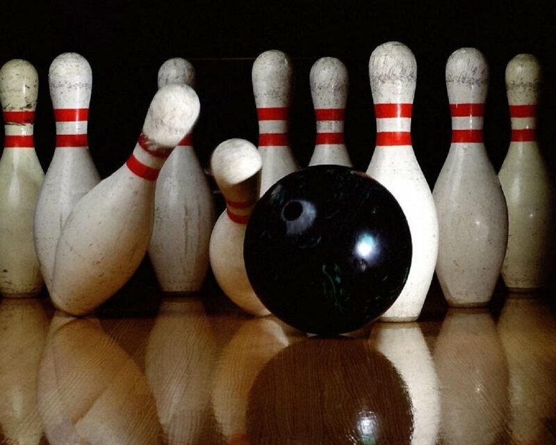 Bowling Ball and Pins — Black