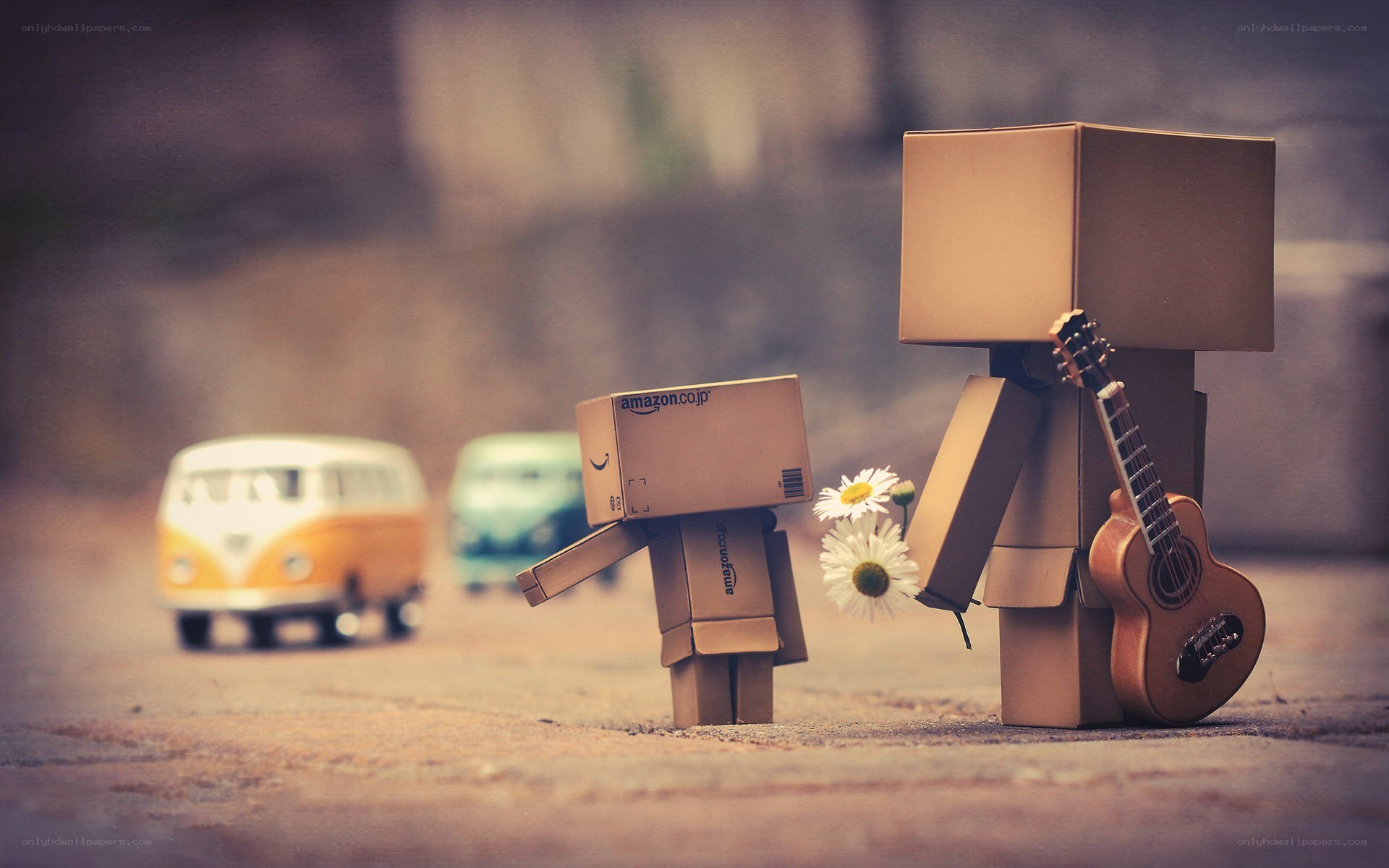 Box figures with guitar and flowers