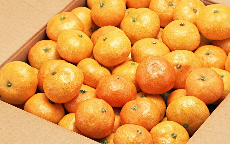 Box of fresh tangerines