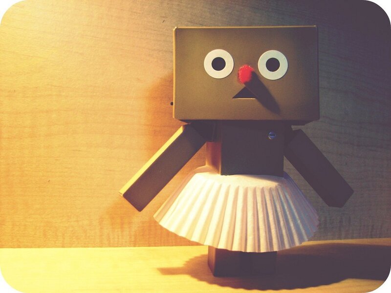 box robot ballerina
