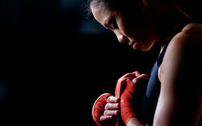 boxer wrapping hands