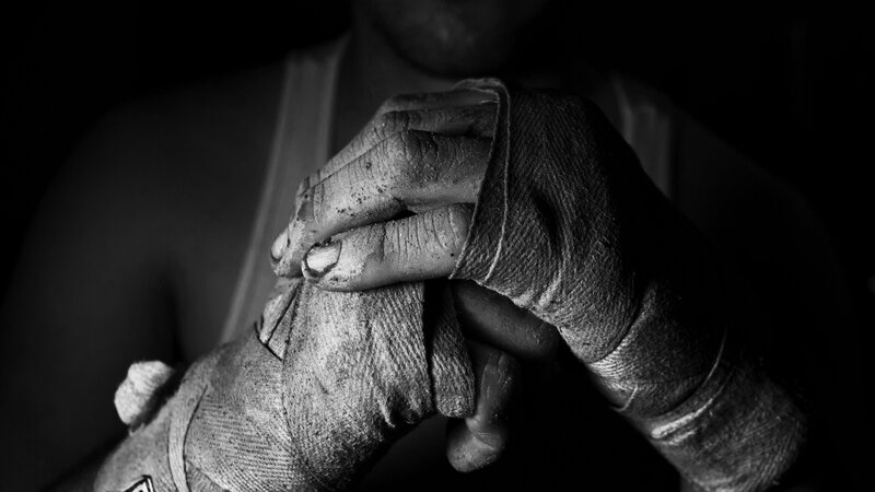 boxer wrapping hands