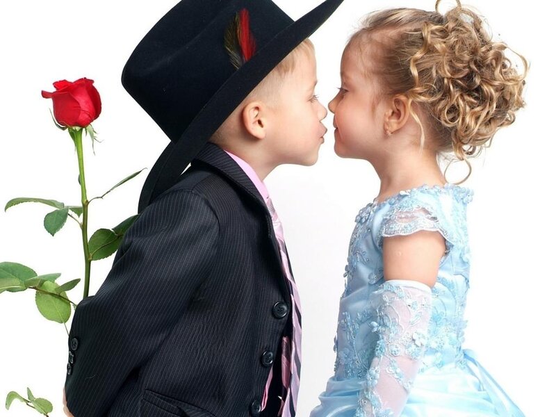 Boy and Girl Kissing — Black