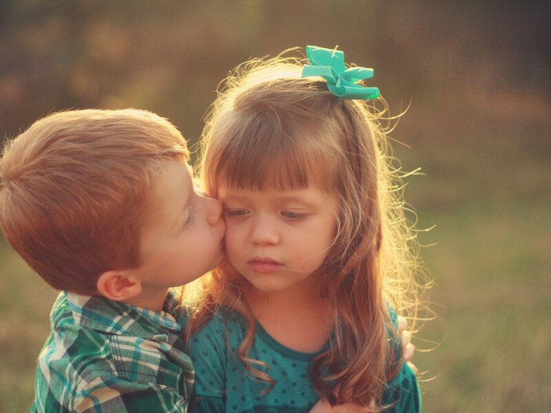Boy Kissing Girl — Green