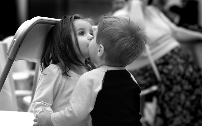 Boy Kissing Girl on Cheek — Black