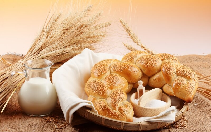 Braided bread with milk and wheat