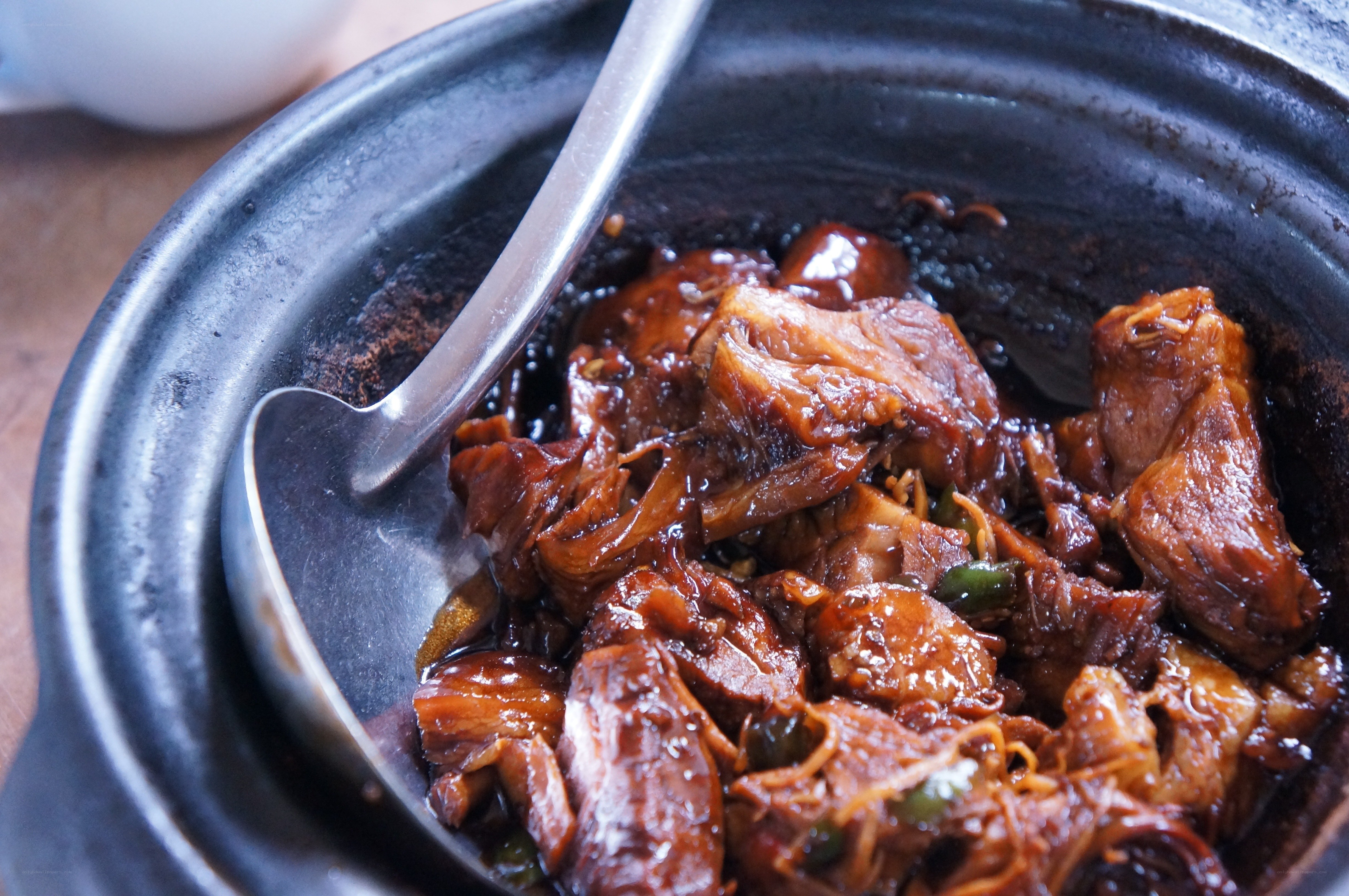Braised meat in a clay pot