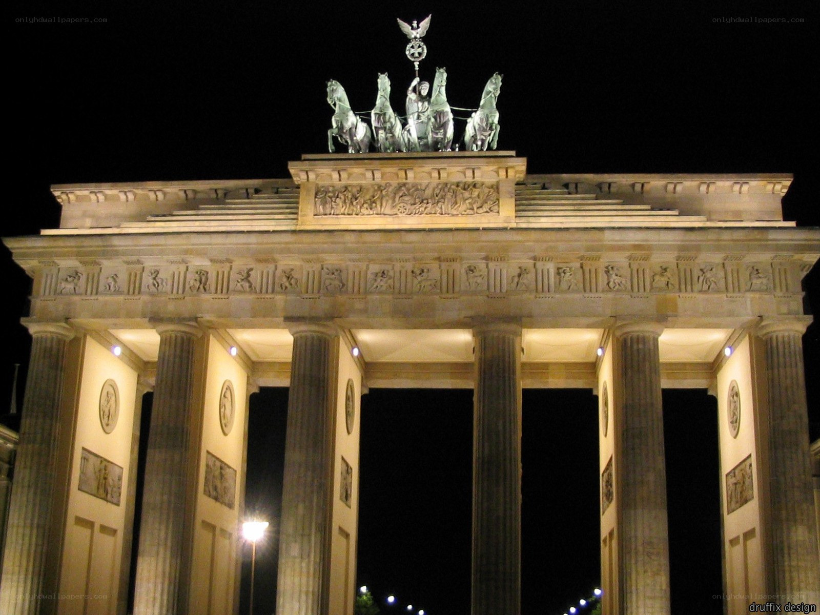 Brandenburg Gate at night